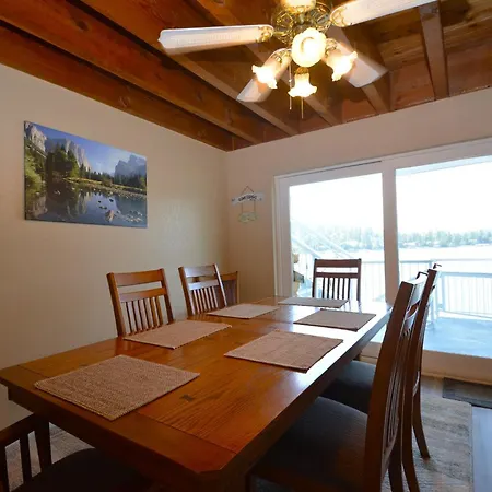 Beautiful Lakefront Home Spectacular View - Herrera